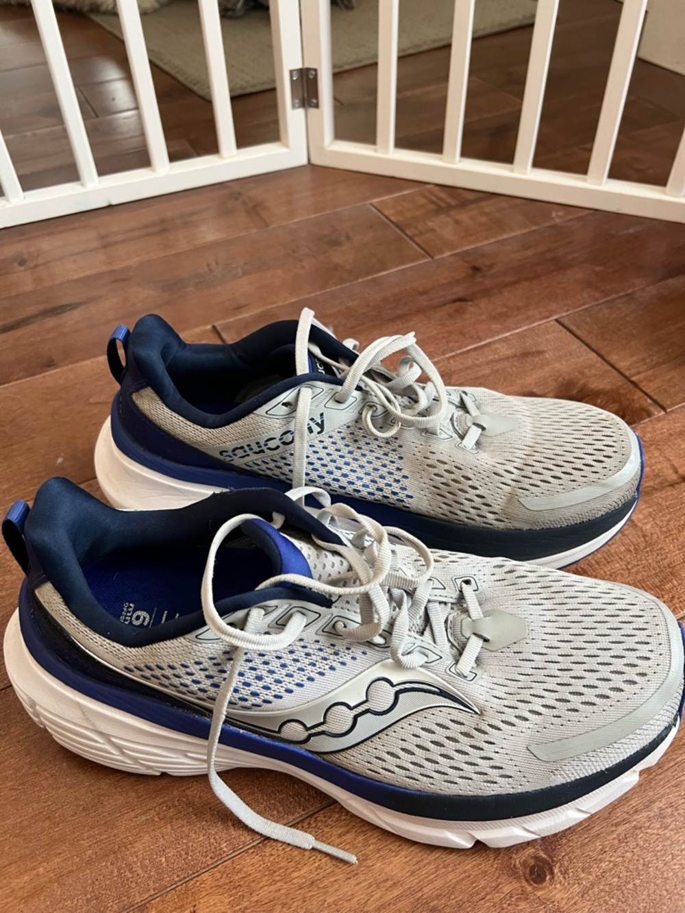 Saucony Men’s Guide 17 Running Shoes - insoles are brand new